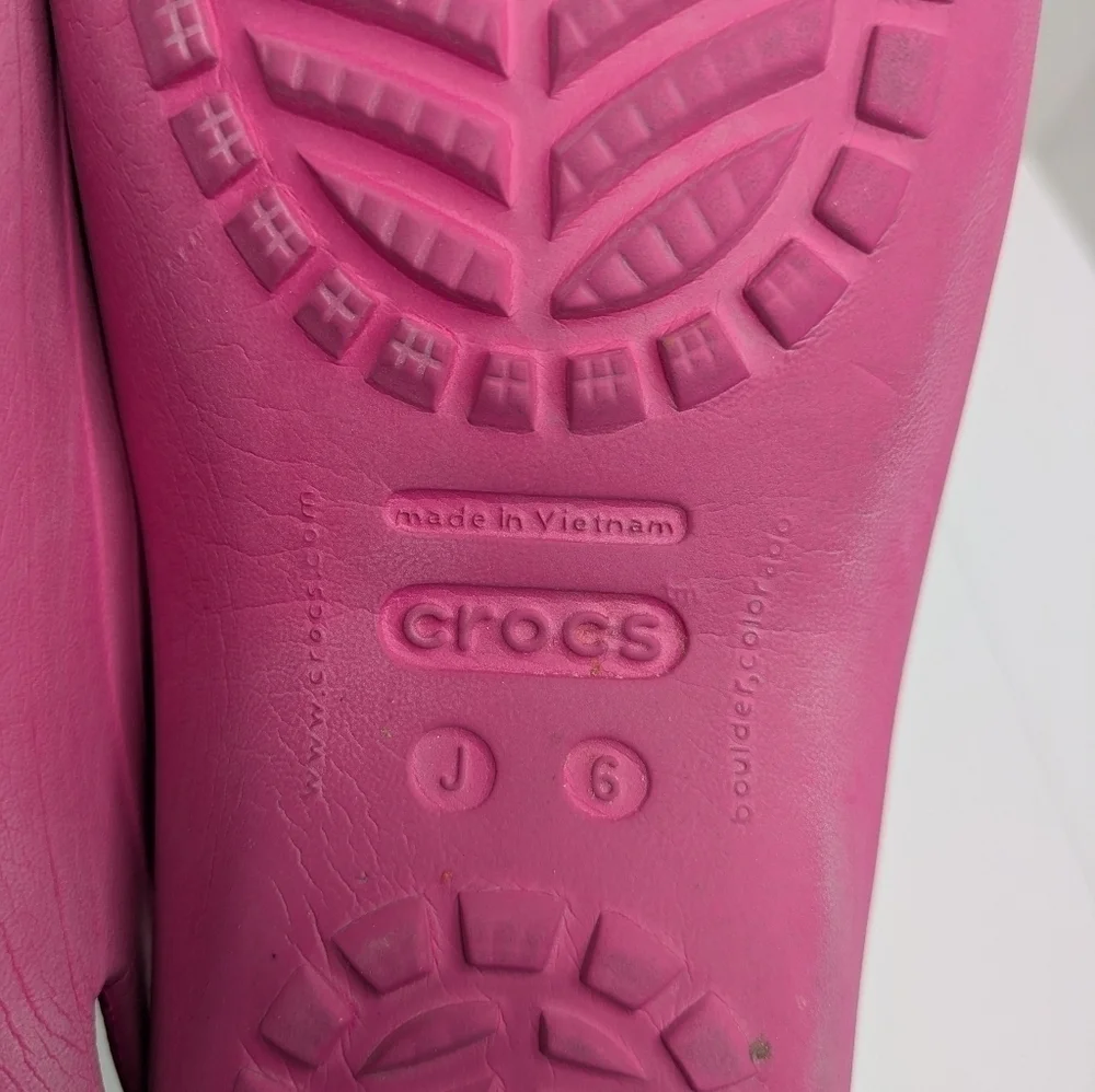 Crocs Pink Sandal Water Shoe Size Flats 6Y Youth
